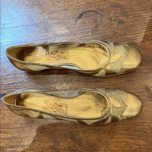 Salvatore Ferragamo Gold Flats - Picture 3 of 8